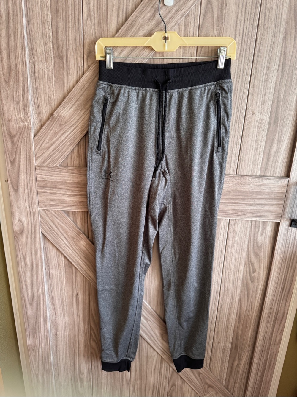 Under Armour Men’s Gray & Black Performance Joggers